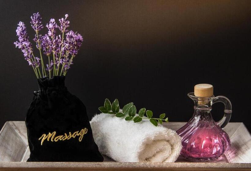 Urban Green Hotel & Suites