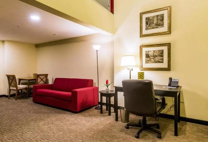 Urban Green Hotel & Suites