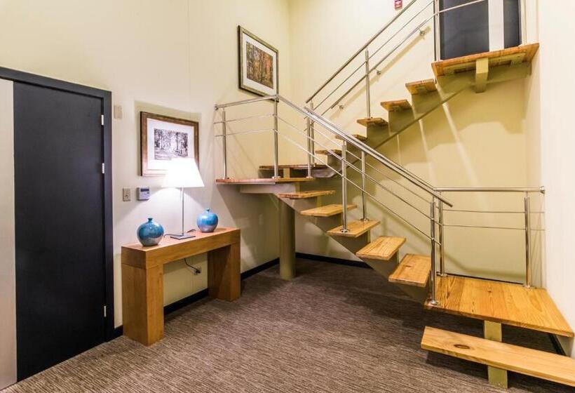 Urban Green Hotel & Suites