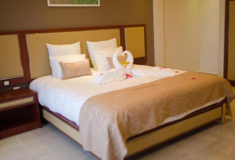 هتل Hôtel Menabe L