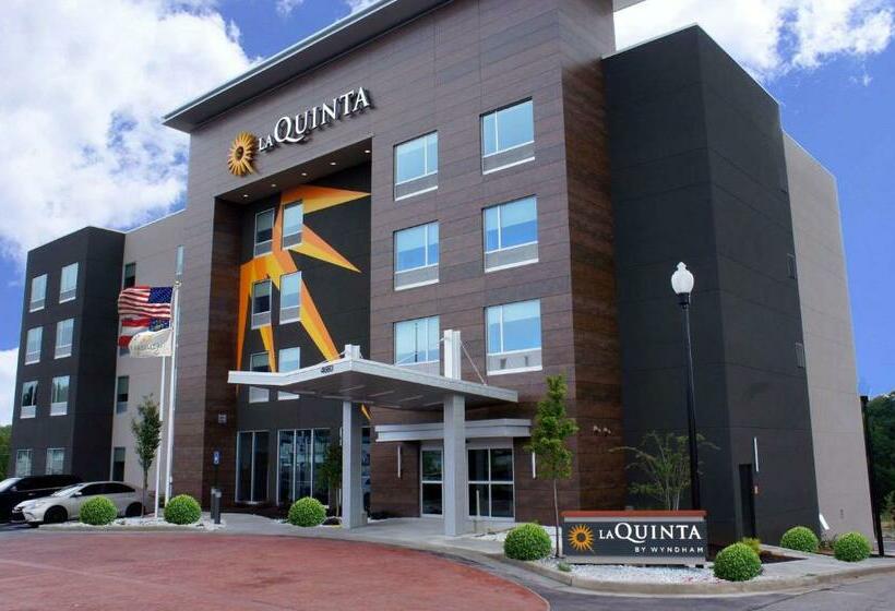 호텔 La Quinta Inn & Suites By Wyndham Locust Grove