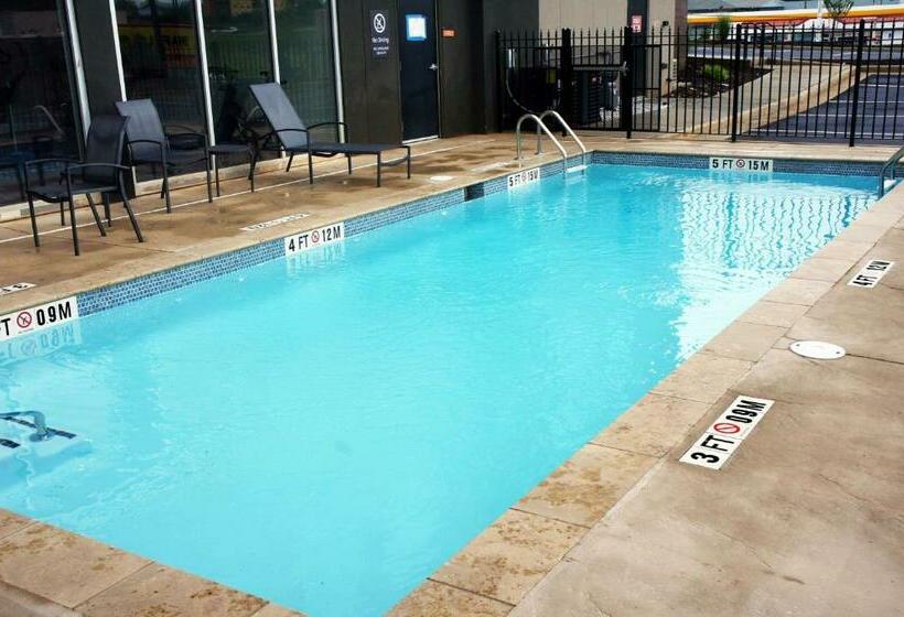 호텔 La Quinta Inn & Suites By Wyndham Locust Grove