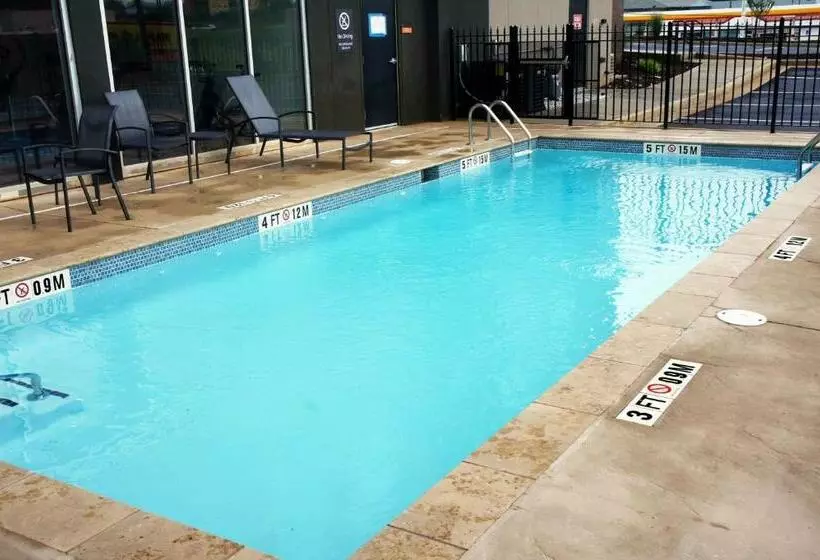 Hotelli La Quinta Inn & Suites By Wyndham Locust Grove