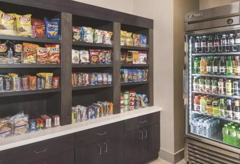 Hotelli La Quinta Inn & Suites By Wyndham Locust Grove