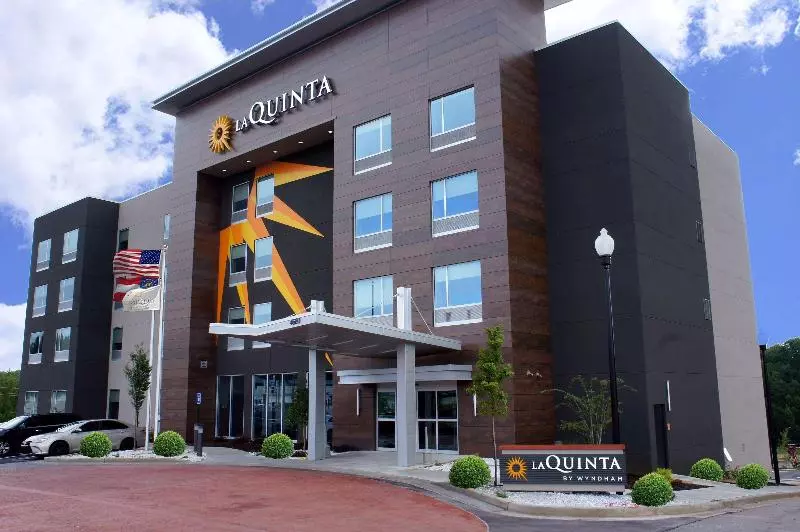 Hotelli La Quinta Inn & Suites By Wyndham Locust Grove