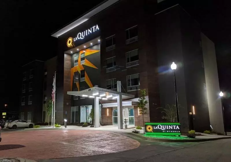 Hotelli La Quinta Inn & Suites By Wyndham Locust Grove