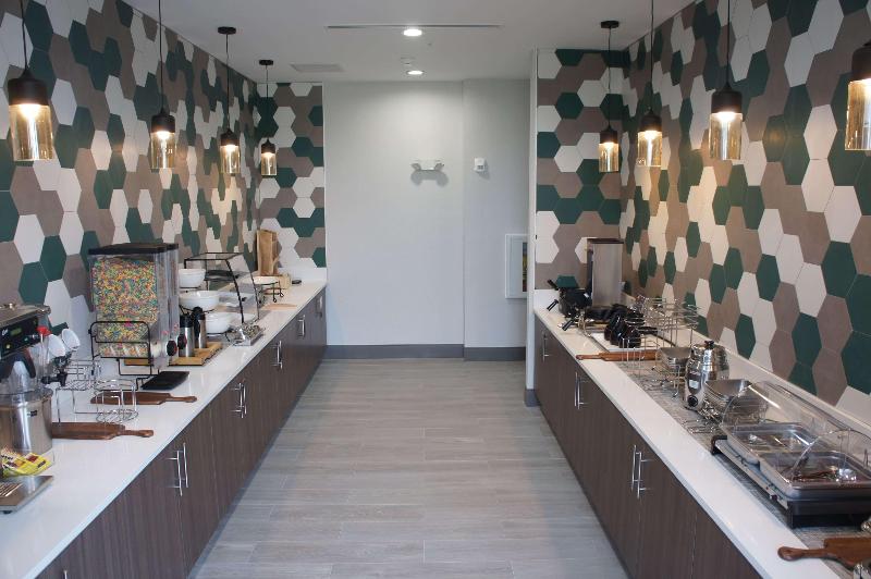 호텔 La Quinta Inn & Suites By Wyndham Locust Grove