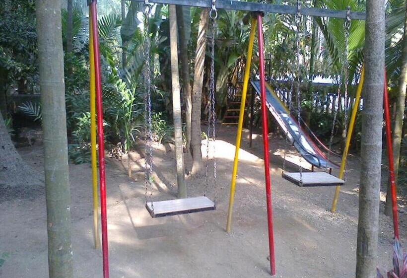 Hotell Swimming Pool Cottage Alibag With Meals