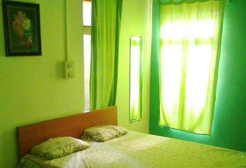 Hotell Swimming Pool Cottage Alibag With Meals