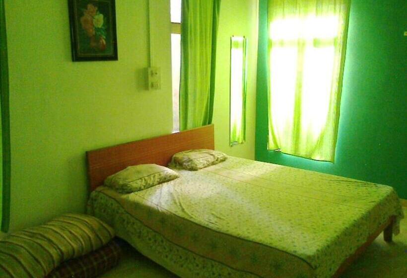 Hotell Swimming Pool Cottage Alibag With Meals