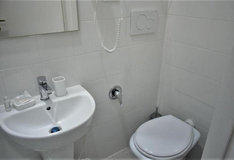 פנסיון Affittacamere Dianir