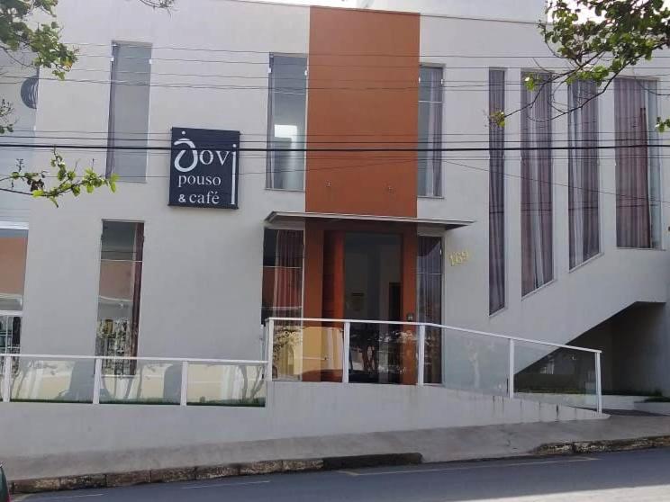 Pension (Hôtel basse catégorie) Jovi Pouso & Café