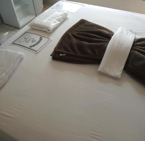 Pension (Hôtel basse catégorie) Jovi Pouso & Café