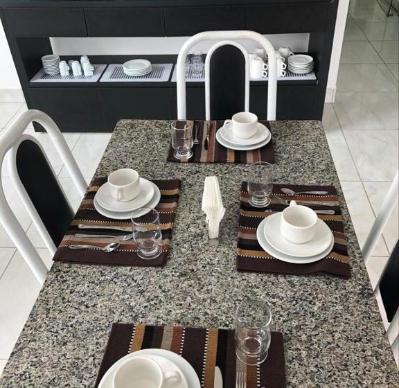 Pension (Hôtel basse catégorie) Jovi Pouso & Café