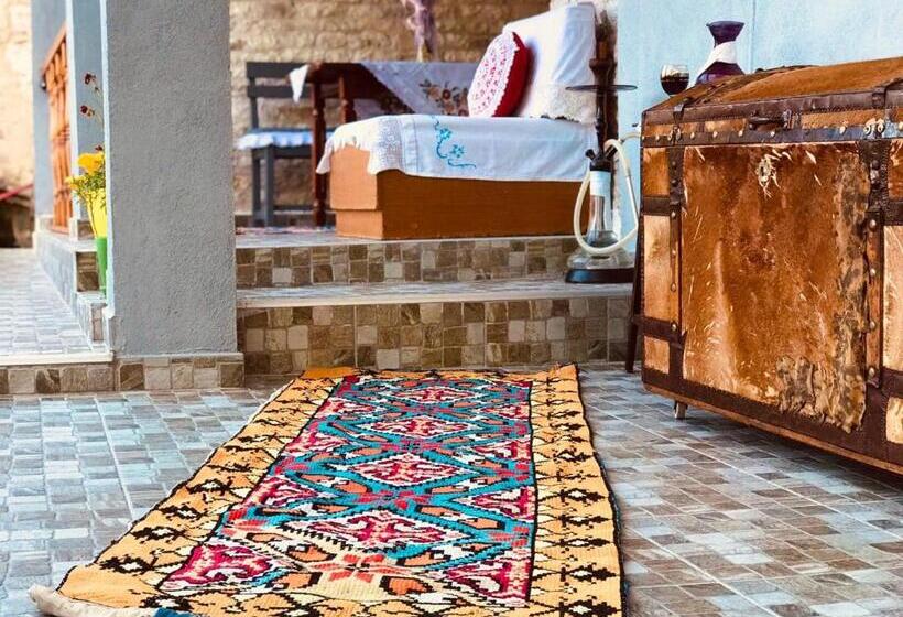 پانسیون Mani Guest House