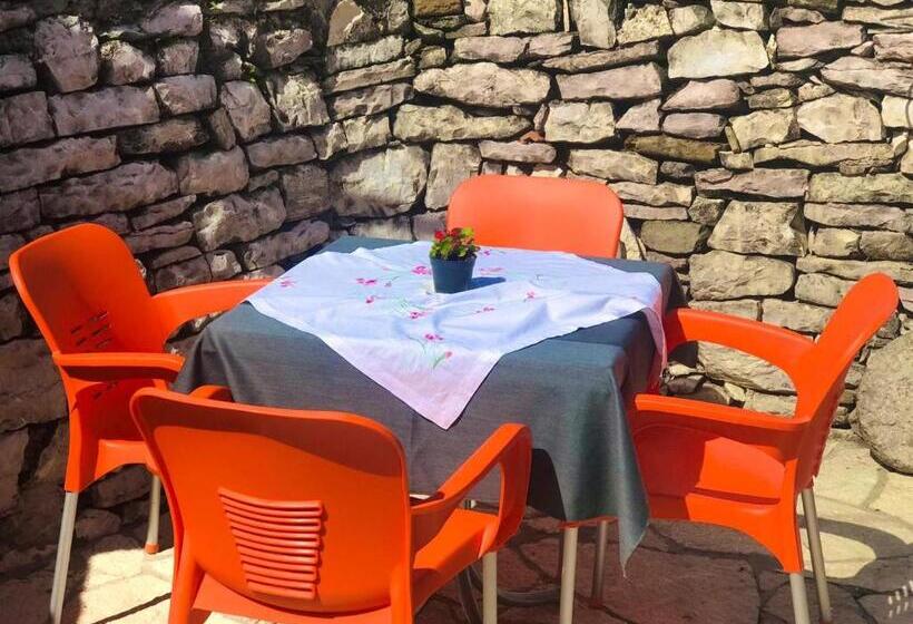 پانسیون Mani Guest House