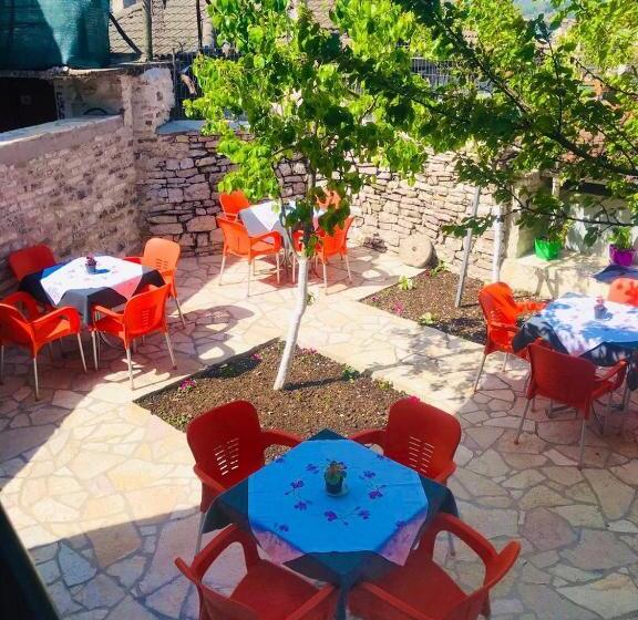 پانسیون Mani Guest House