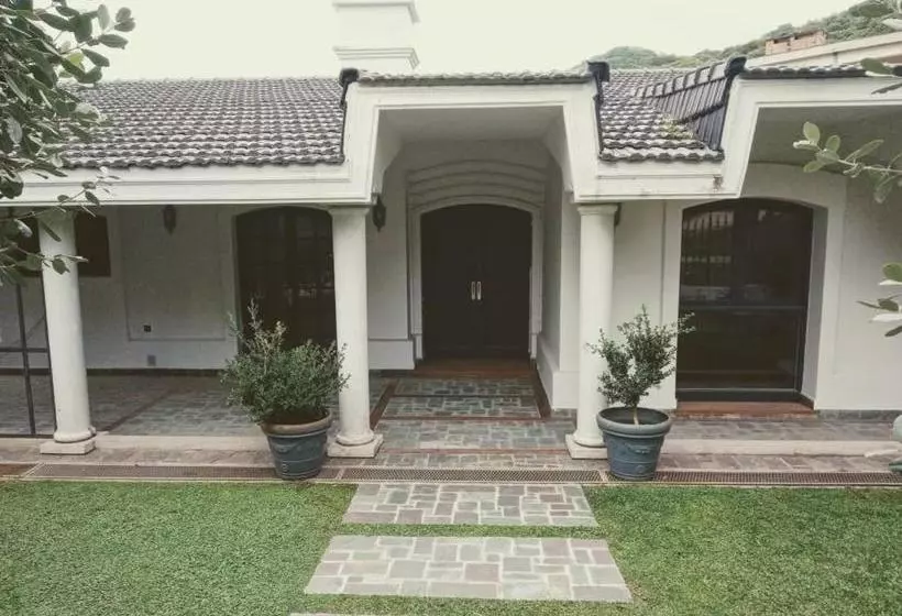 El Cerquero, Casa De Huéspedes