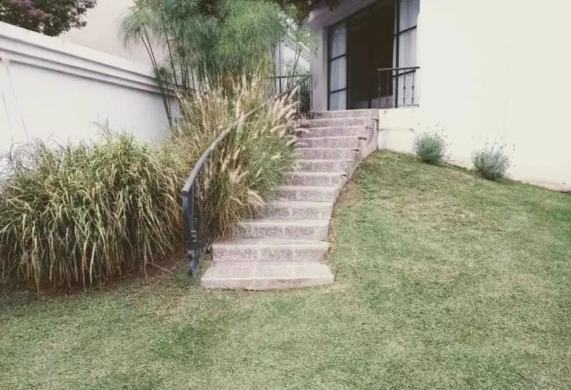 El Cerquero, Casa De Huéspedes