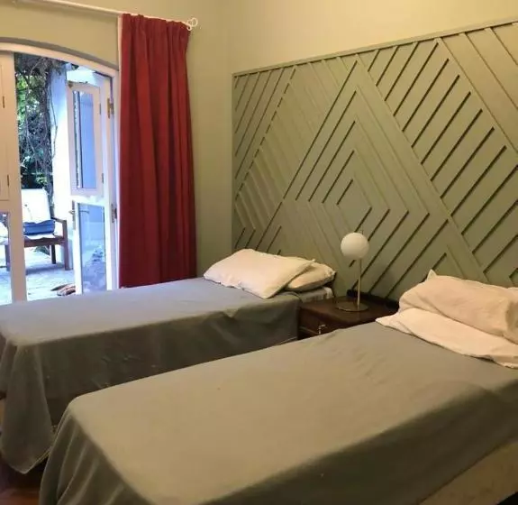 El Cerquero, Casa De Huéspedes