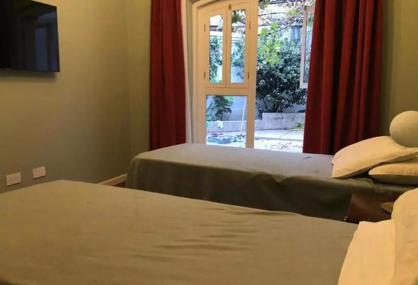 El Cerquero, Casa De Huéspedes