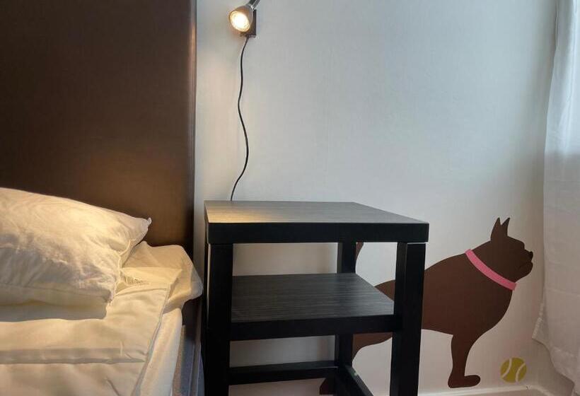 בית מלון כפרי N Hostel Malmö City