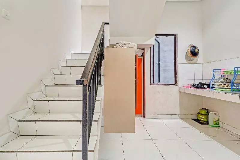 Hotel Oyo 90452 Pillow Inn