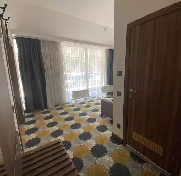 هتل Grand Khan Tengri 4