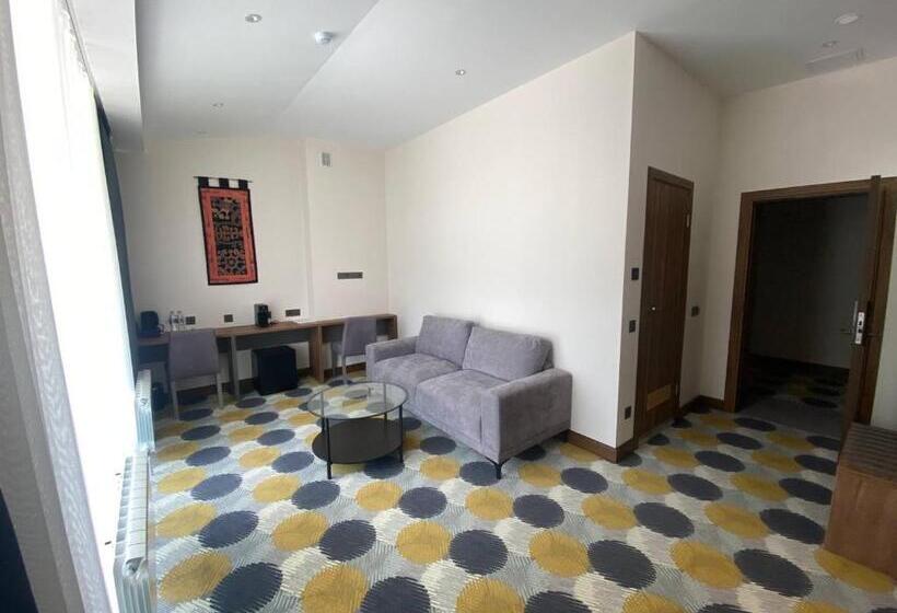 هتل Grand Khan Tengri 4