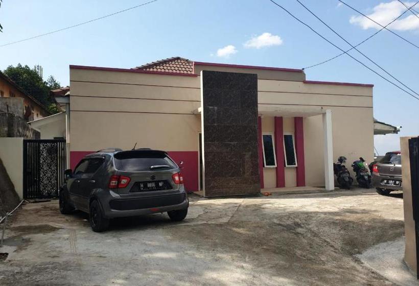 Hotell Oyo 90440 Zleepy Whiteland