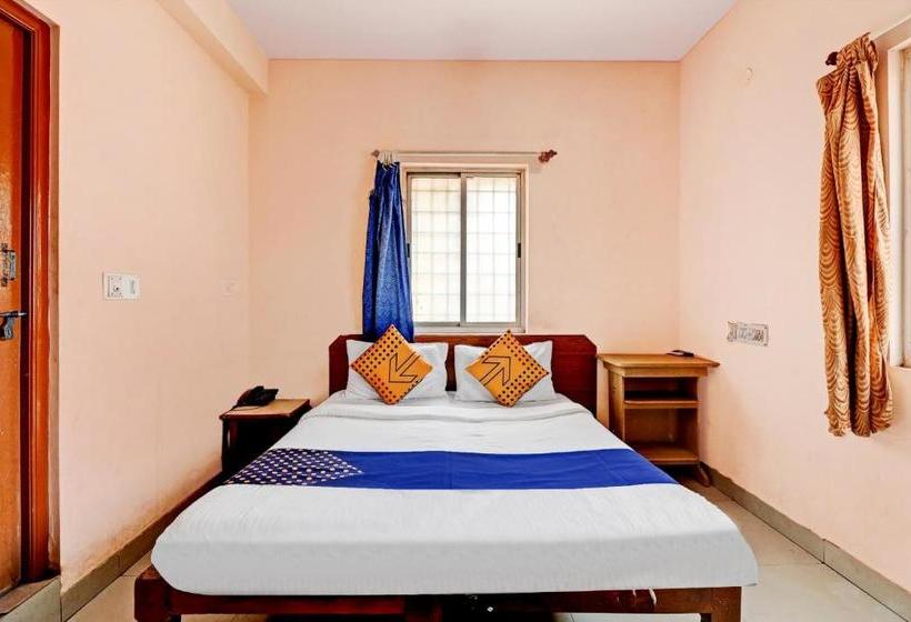 בית מלון כפרי Spot On Janapriya Lodge Near Hare Krishna Hill