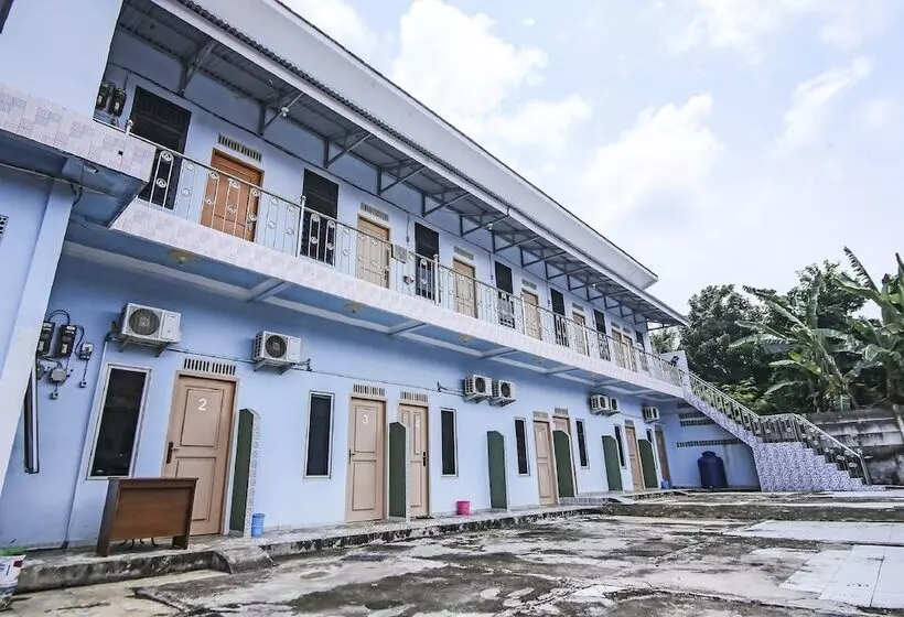 ホテル Spot On 90433 Serasi Kost