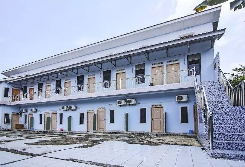 ホテル Spot On 90433 Serasi Kost