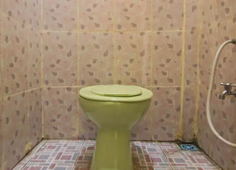 ホテル Spot On 90433 Serasi Kost