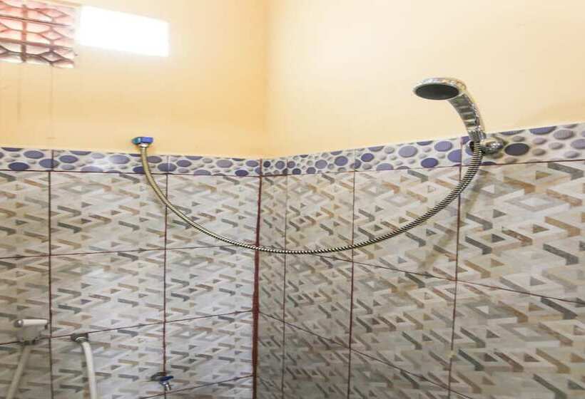 בית מלון כפרי Spot On 90433 Serasi Kost