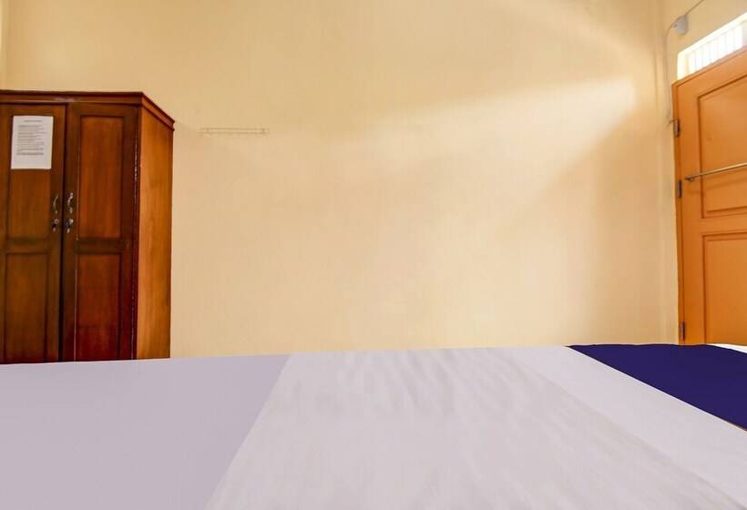 בית מלון כפרי Spot On 90433 Serasi Kost