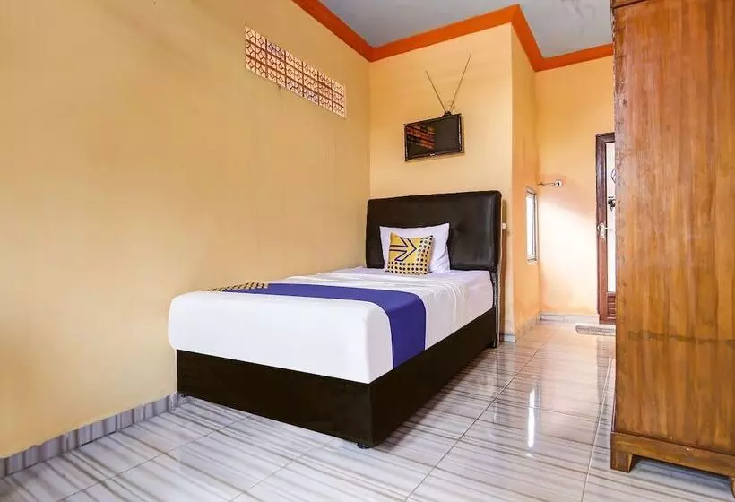 ホテル Spot On 90433 Serasi Kost