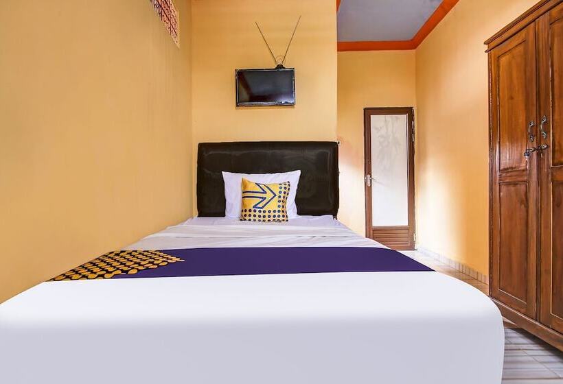 בית מלון כפרי Spot On 90433 Serasi Kost