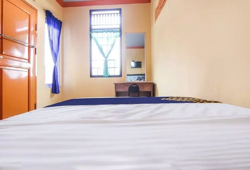 ホテル Spot On 90433 Serasi Kost
