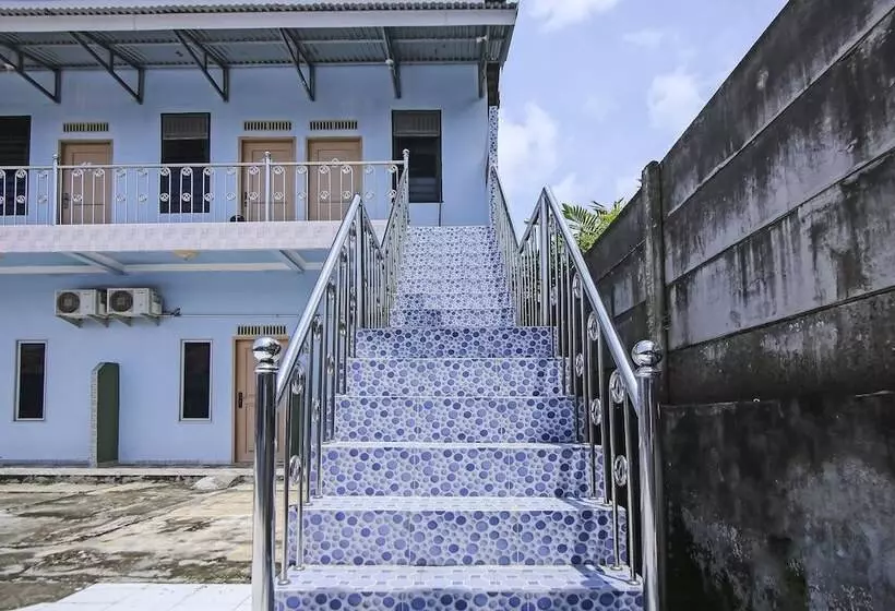 ホテル Spot On 90433 Serasi Kost