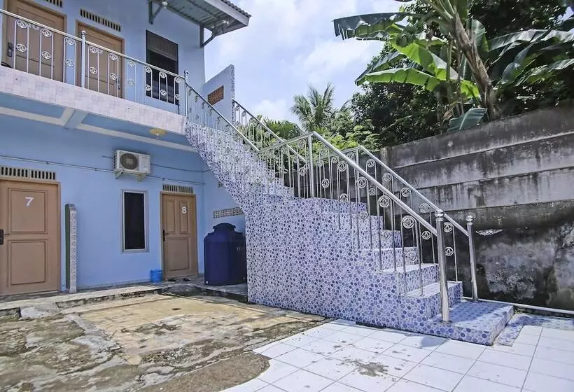 ホテル Spot On 90433 Serasi Kost