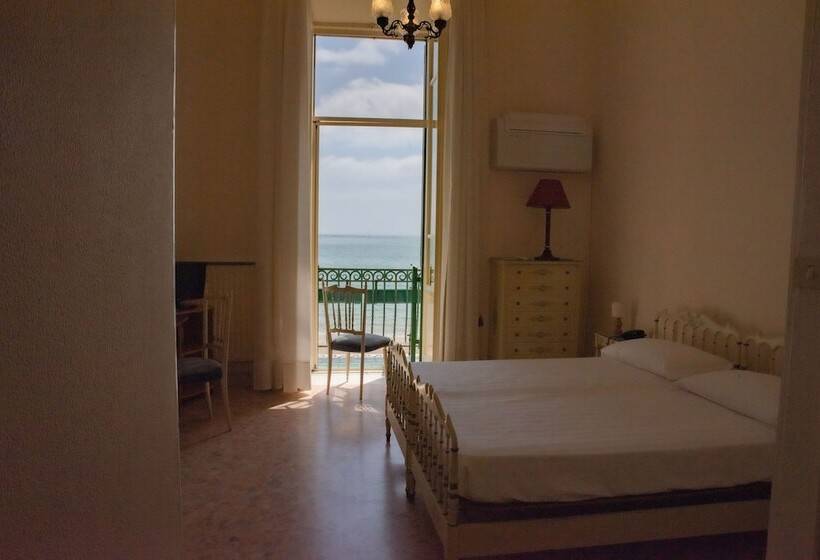 ホテル Villa Maria Teresa