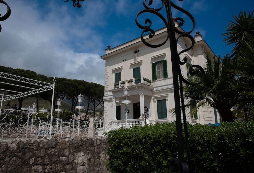 ホテル Villa Maria Teresa