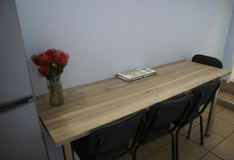 ペンション Flutterby Guesthouse