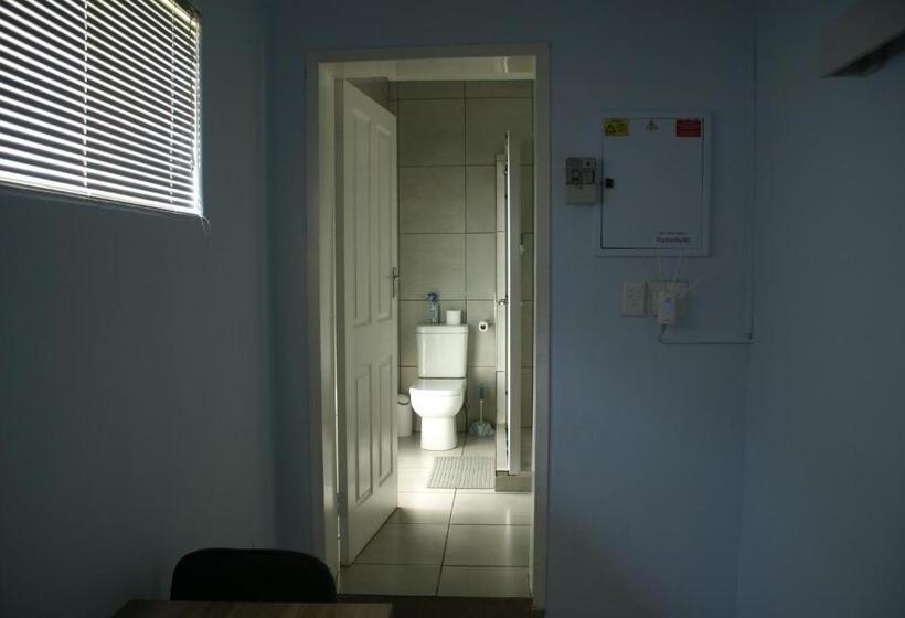 ペンション Flutterby Guesthouse