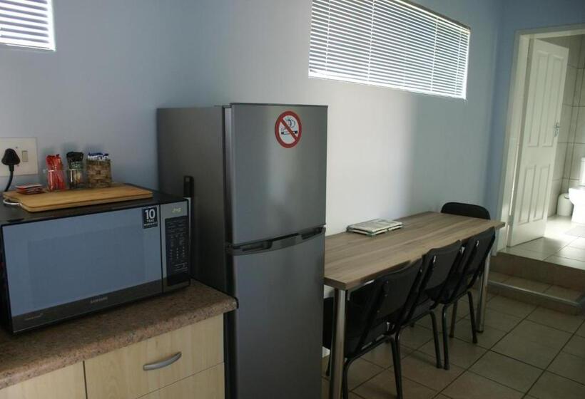 ペンション Flutterby Guesthouse