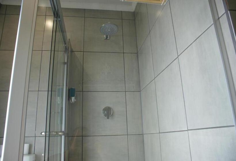 ペンション Flutterby Guesthouse