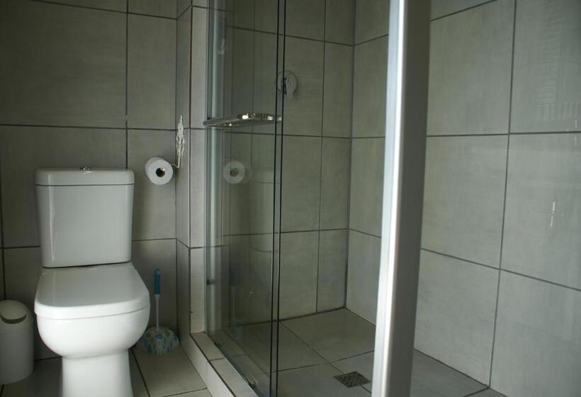 ペンション Flutterby Guesthouse