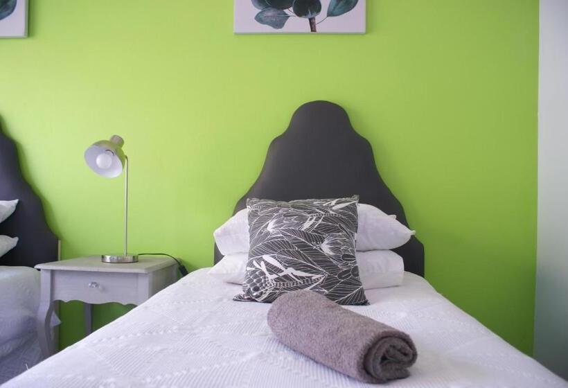 ペンション Flutterby Guesthouse