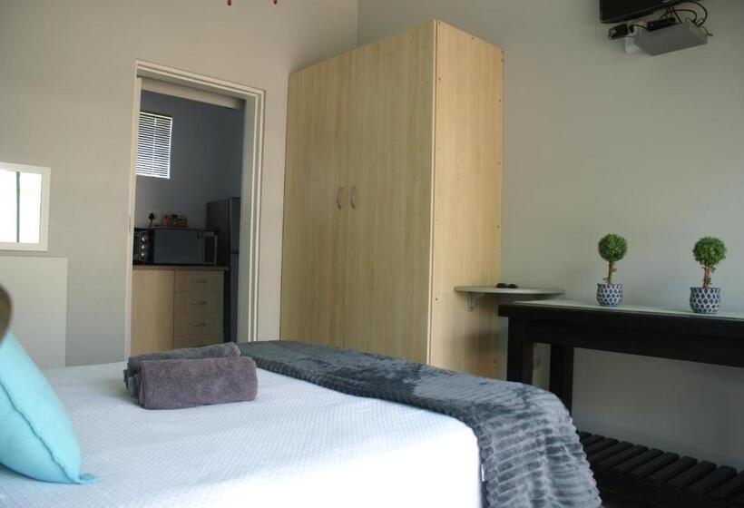 ペンション Flutterby Guesthouse